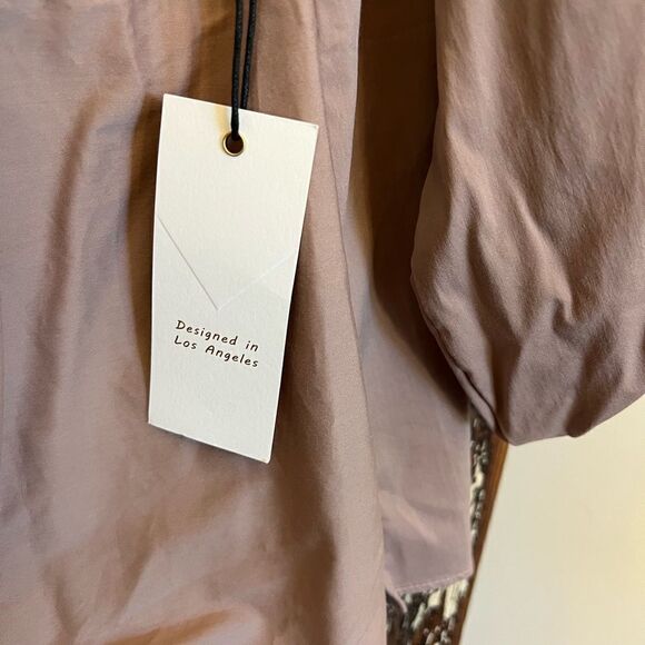 Women’s NWT Active USA Front tie Taupe Blouse w balloon sleeves. Size L. - Picture 3 of 10